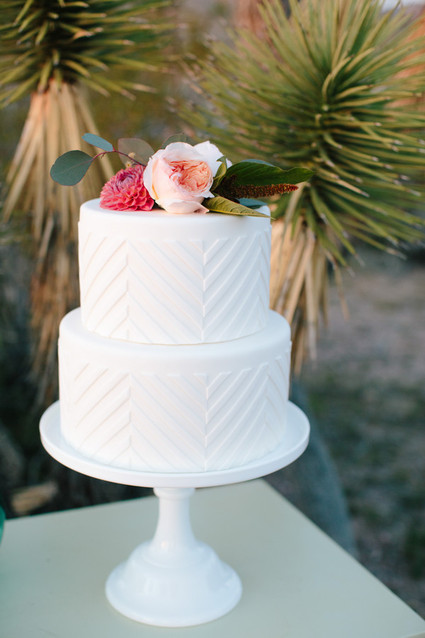 Modern white wedding cake