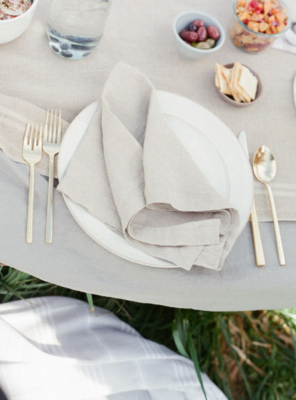 Outdoor spring picnic inspiration