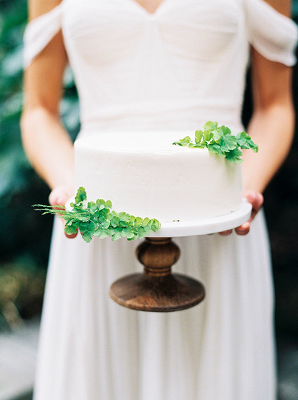 Simple white wedding cake