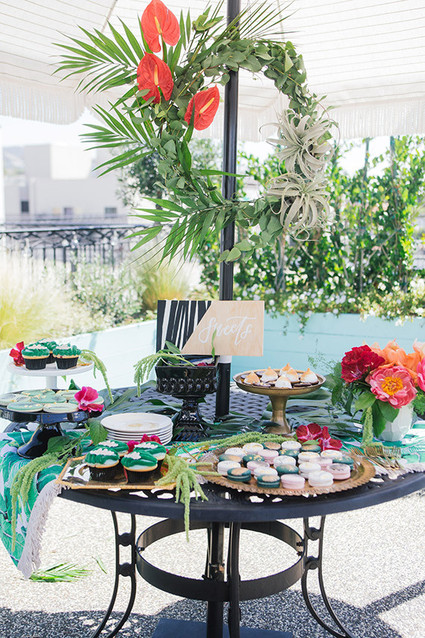 Tropical macarons