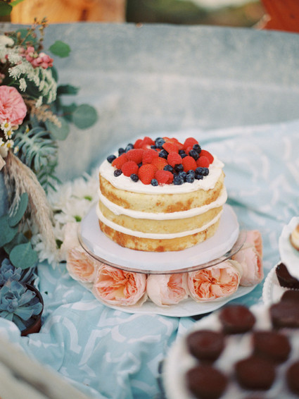 Naked berry cake