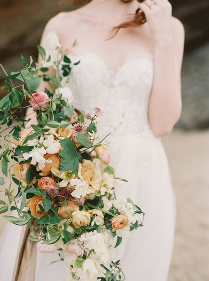 Loose and wild bridal bouquet