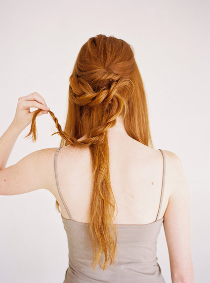 How-to create a low twisted updo