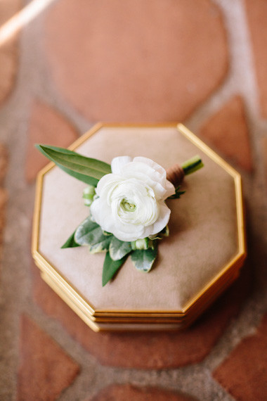 Simple white floral boutonnière