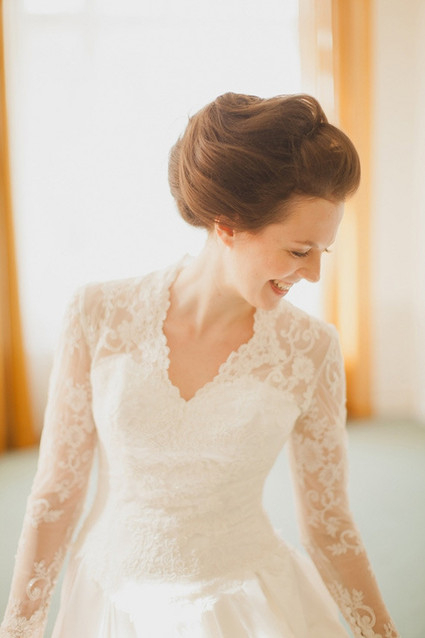 Elegant lace wedding dress
