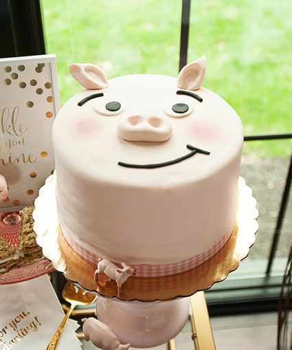 Pig birthday cake Inspiration