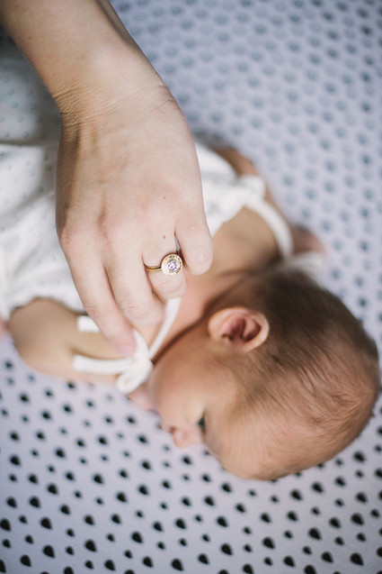 simple modern newborn photos