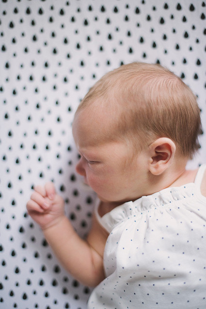 simple modern newborn photos