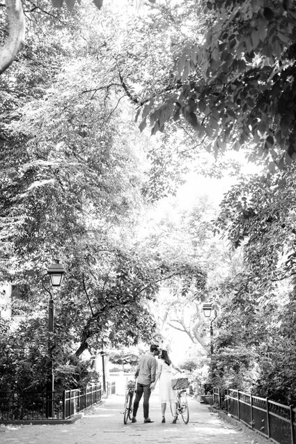 Maternity photos with bikes