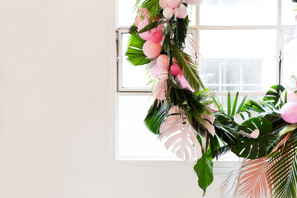 tropical wreath with balloons