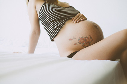 family maternity photos by Yuna Leonard