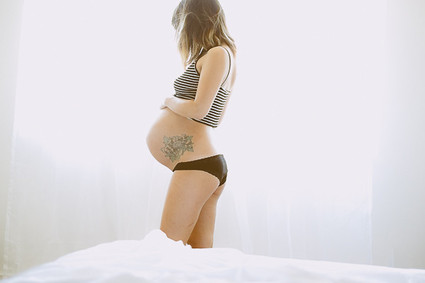 family maternity photos by Yuna Leonard