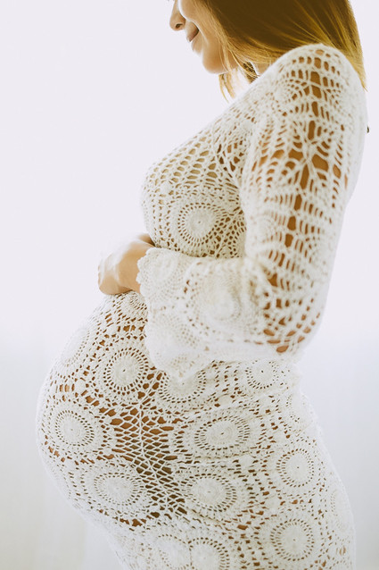 family maternity photos by Yuna Leonard
