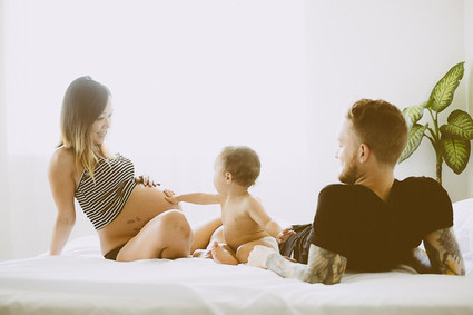 family maternity photos by Yuna Leonard
