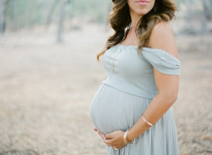 Elegant maternity photos