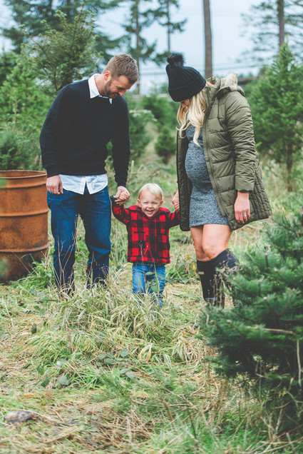 Christmas tree farm family photos
