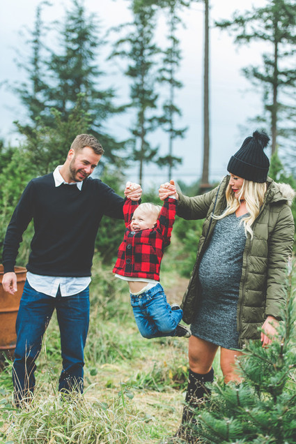Christmas tree farm family photos