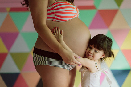 mama daughter maternity photos