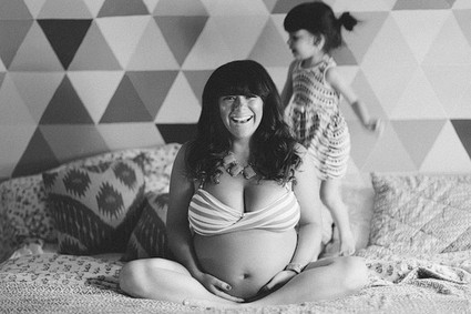 mama daughter maternity photos