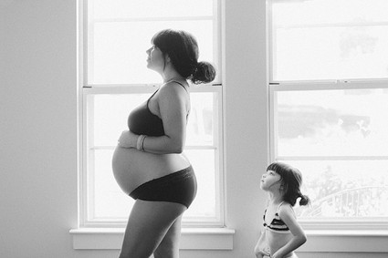 mother daughter maternity photos