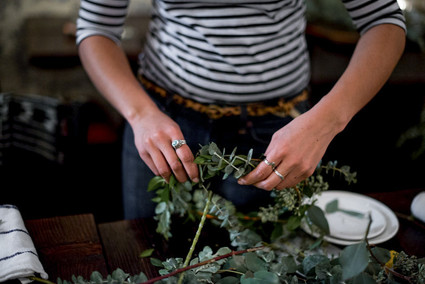 DIY holiday wreath party idea