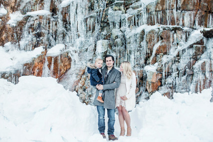 Snowy family photos in Canada