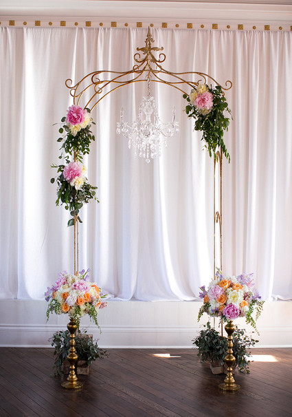 Vintage ceremony backdrop