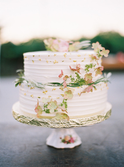 Elegant garden wedding cake