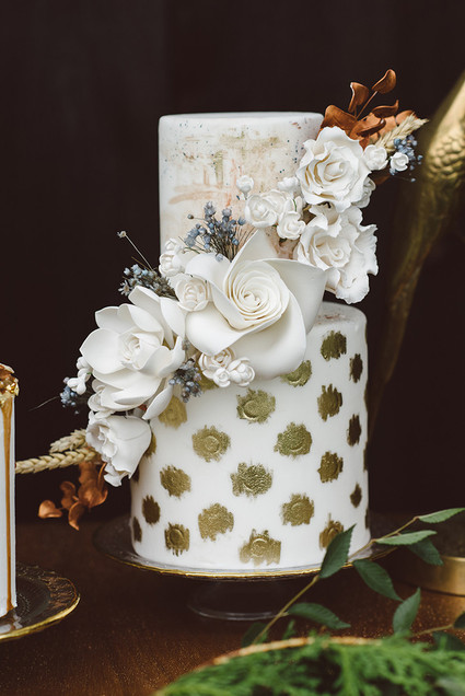 Modern wedding cake
