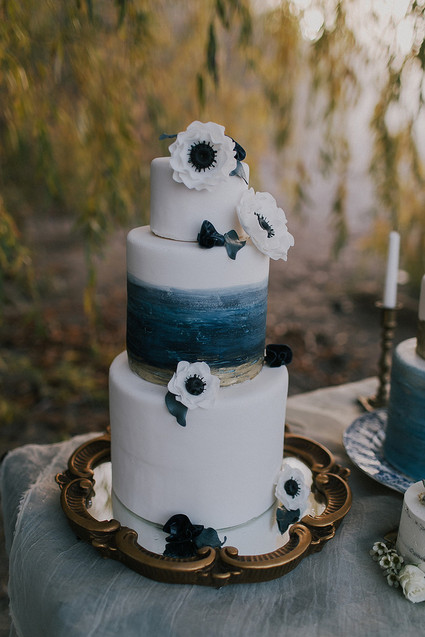 Seaside wedding cake