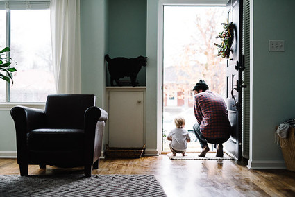 lifestyle family photos at home