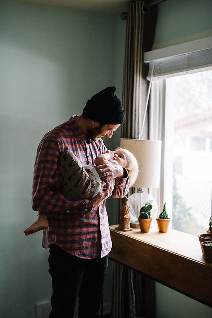 lifestyle family photos at home