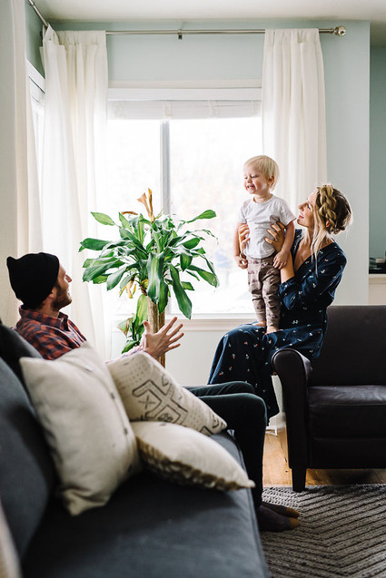 lifestyle family photos at home