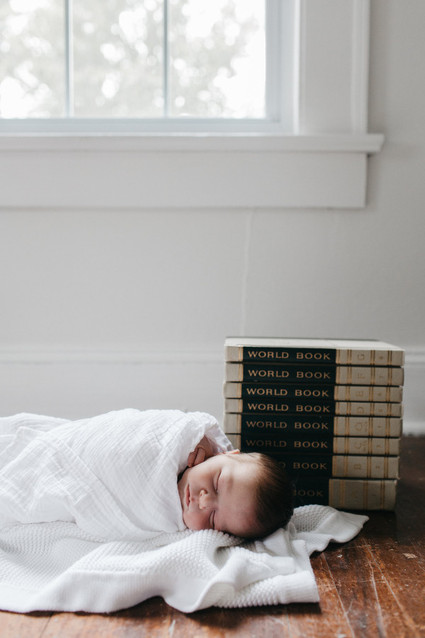 lifestyle newborn photos