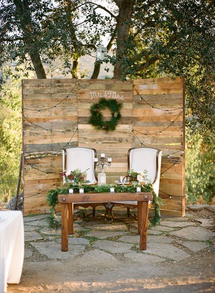 Rustic sweetheart table backdrop Inspiration