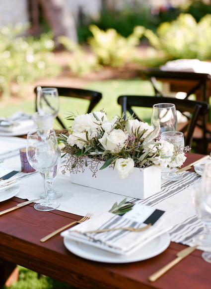 Casual modern wedding florals Inspiration