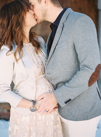 Winter maternity photos by Chris Isham