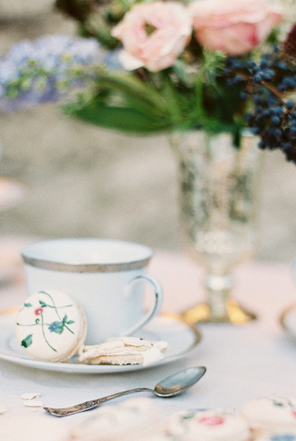 Floral macarons