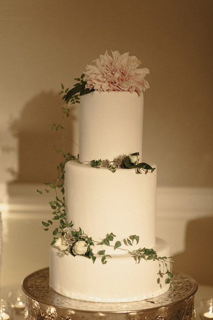 Elegant wedding cake