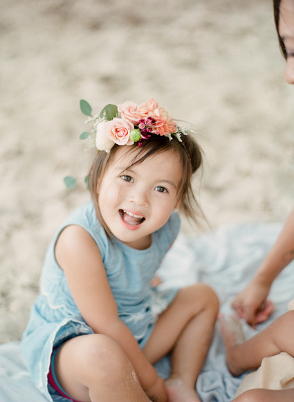 mother daughter beach session in hawaii