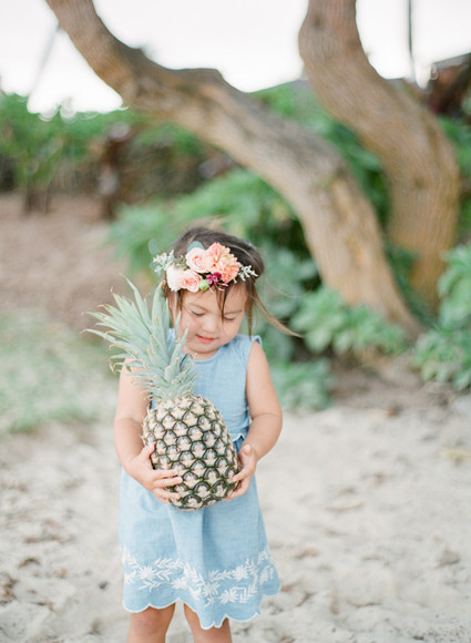 mother daughter beach session in hawaii