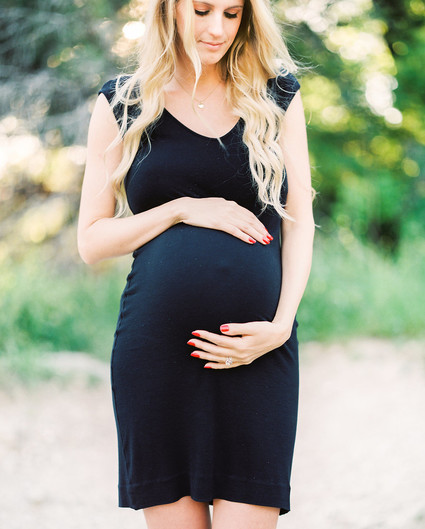 Simple natural light maternity photos