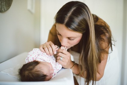 Motherhood sessions by Victoria Gloria