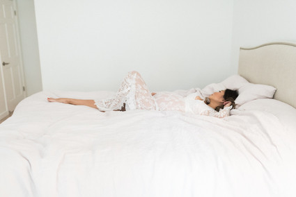 intimate romantic maternity photos