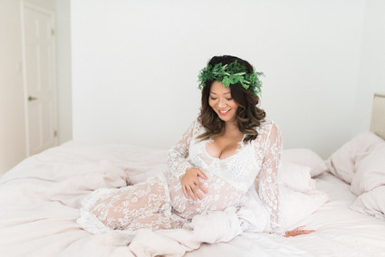 intimate romantic maternity photos