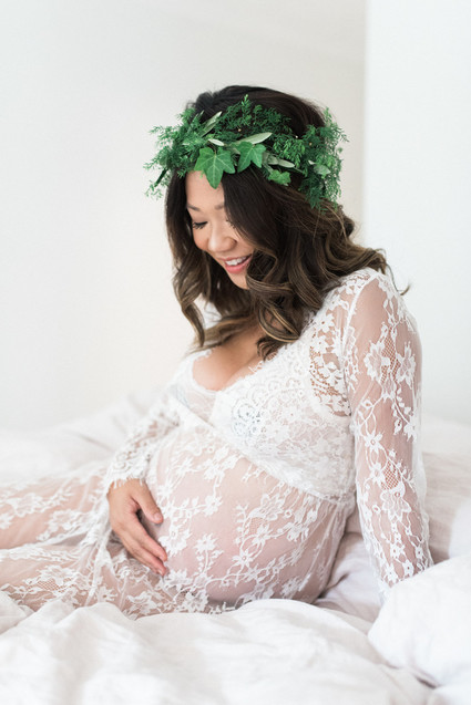 intimate romantic maternity photos