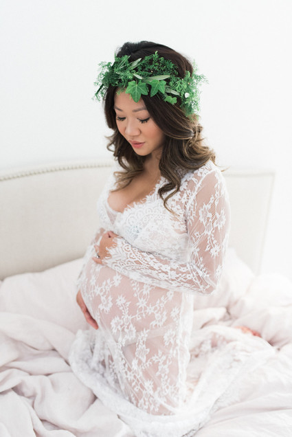 intimate romantic maternity photos
