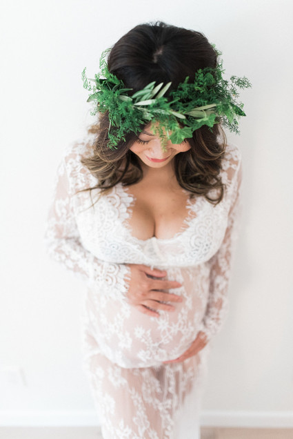 intimate romantic maternity photos