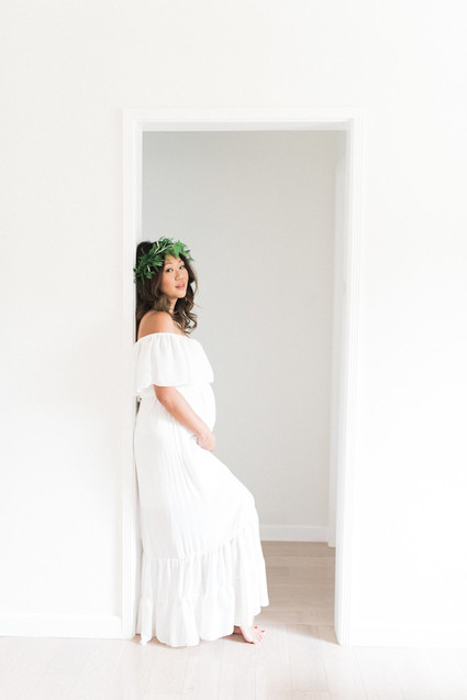 intimate romantic maternity photos