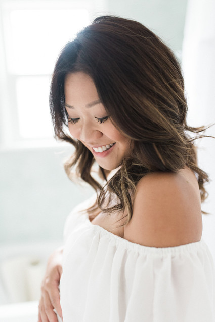 intimate romantic maternity photos